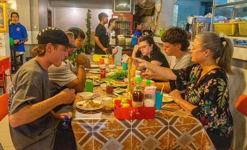 Phnom Penh: Night Foodie Tour by Tuk Tuk with Drinks - Why This Phnom Penh Night Food Tour Works