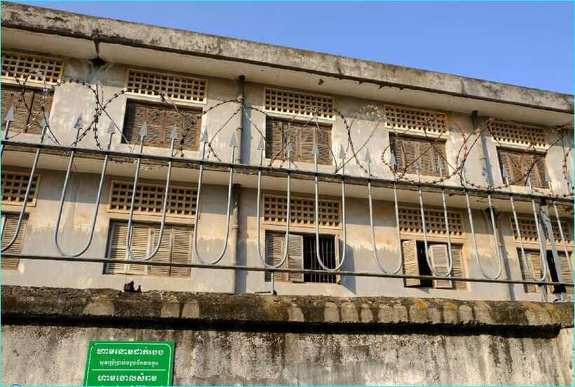 Phnom Penh private tour Tuol Sleng & Choeng Ek Killing Field - Tuol Sleng (S21) prison museum: a high school turned high security prison