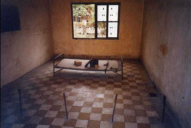 Phnom Penh private tour Tuol Sleng & Choeng Ek Killing Field - English-speaking private guiding: why it makes the difference