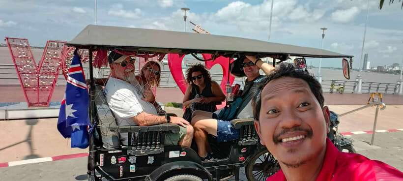 Phnom Penh: Private Tuk-Tuk Tour with English-Speaking - Wat Onnaloam: A Chance to Slow Down Between Big Names