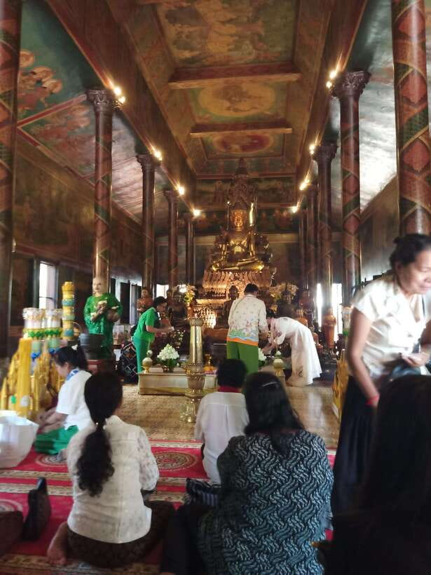 Phnom Penh: Royal Palace, S21, Killing Fields & More Tour - Wat Phnom and the Story of Grandma Penh: The Morning Start That Sets the Tone