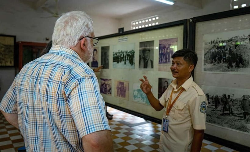 Phnom Penh :S21 Tuol Sleng Museum & Killing Field Tour - Hotel pickup and tuk tuk ride: the day starts smoothly