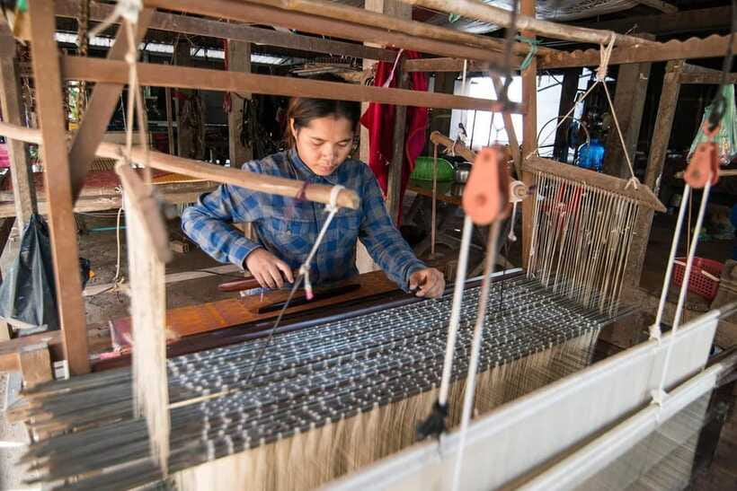 Phnom Penh: Silk Islands Bike Tour - Silk weaving with local villagers: the craft, the origin story, and the people