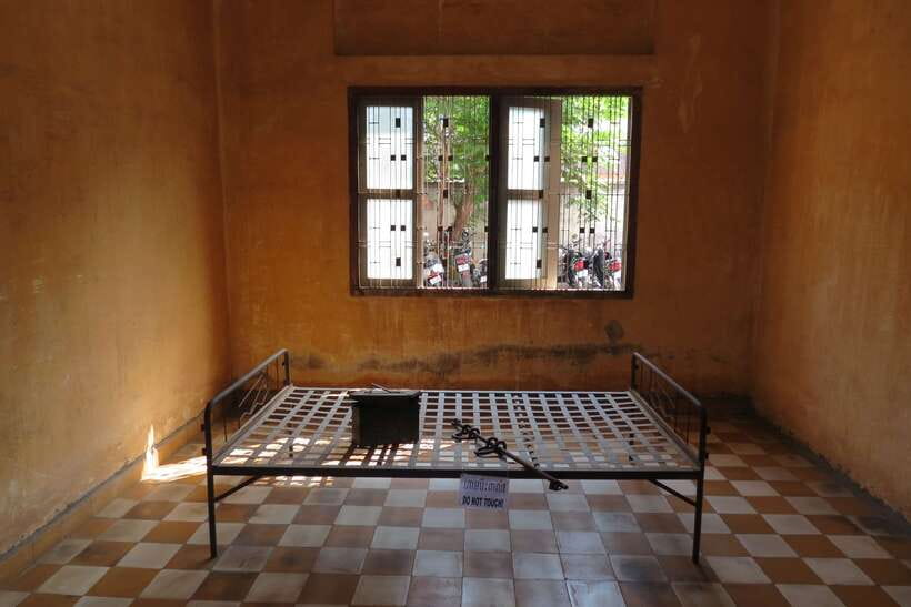Phnom Penh Small Group City Tour - Tuol Sleng (S-21) Genocide Museum: what you learn in a former school