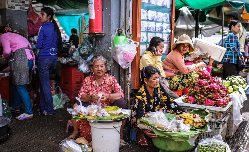 Phnom Penh: Street Art & Food Tour by Tuk-Tuk - Sangkat Boeung Kak 1 street art: what to look for on the walls