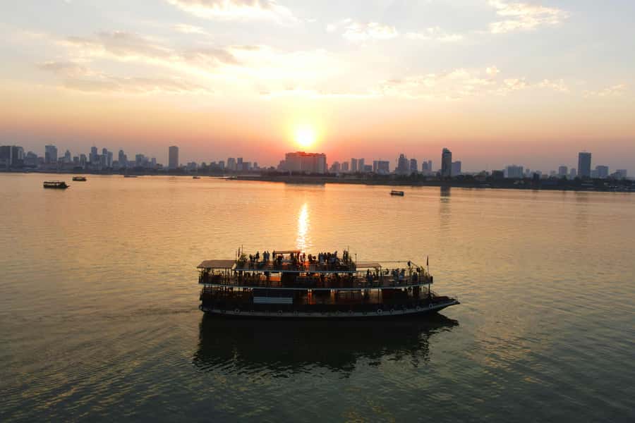 Phnom Penh: Sunset Dinner Cruise with English Speaking Guide - Key moments worth planning for