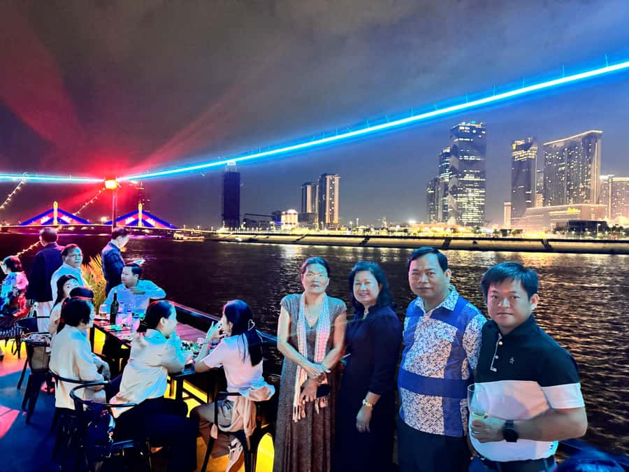Phnom Penh: Sunset Dinner Cruise with English Speaking Guide - Drinks, fruit platter, and what the included meal really means