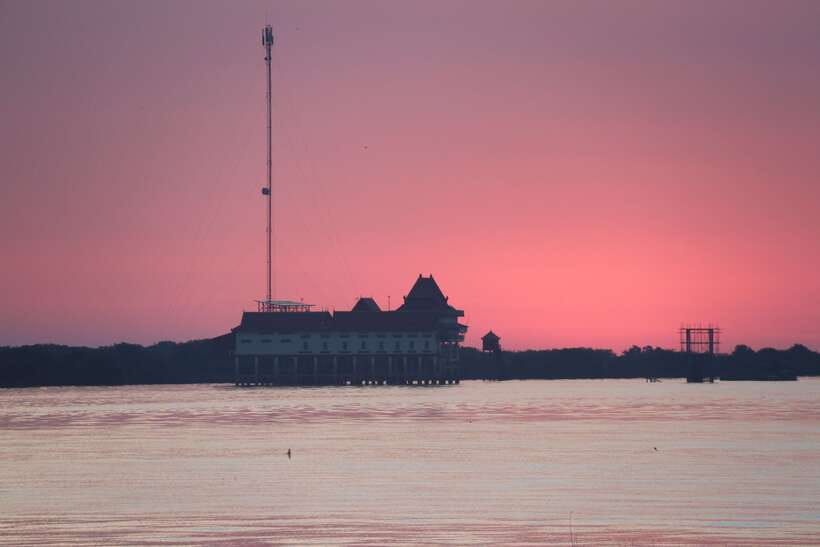 Phnom Penh to Siem Reap cruise/land tour (one way) - Tonle Sap photo stop and guided boat cruising