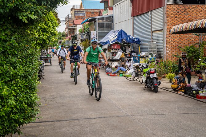 Phnom Penh to Silk Island Sunset Bike Tour/ E-Bike or Tuk Tuk - Stop 3: Silk Island and the weaving craft you can actually ask about