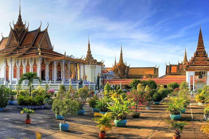 Phnom Penh Tours and Mekong River cruise - Toul Sleng and Choeung Ek: the hardest stops on the schedule