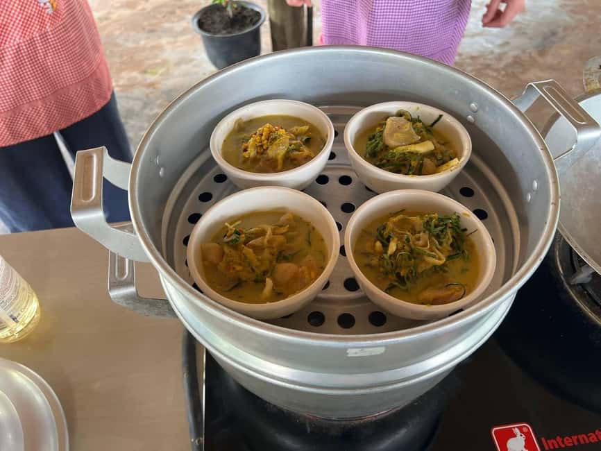 Phnom Penh: Walking Tour, Food Tour & Sunset Cruise - Street food tastings that actually taste like Phnom Penh