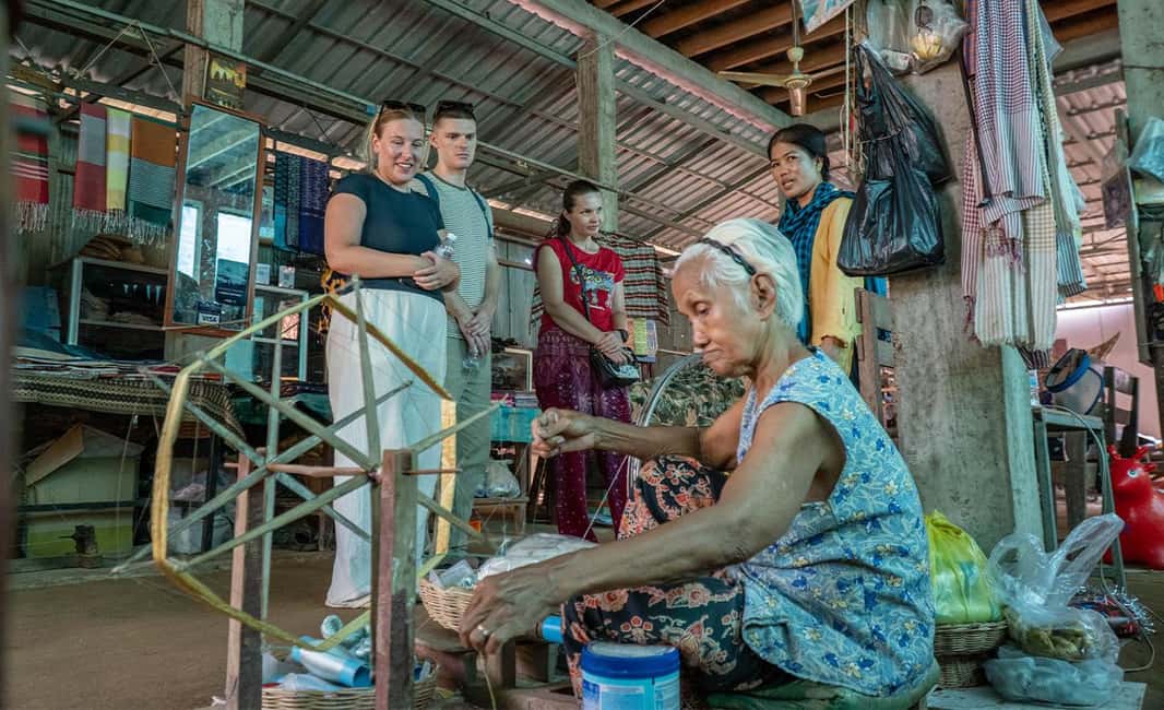 Phnom Penh: Walking Tour, Food Tour & Sunset Cruise - Psar Kandal and the Night Market: food plus atmosphere