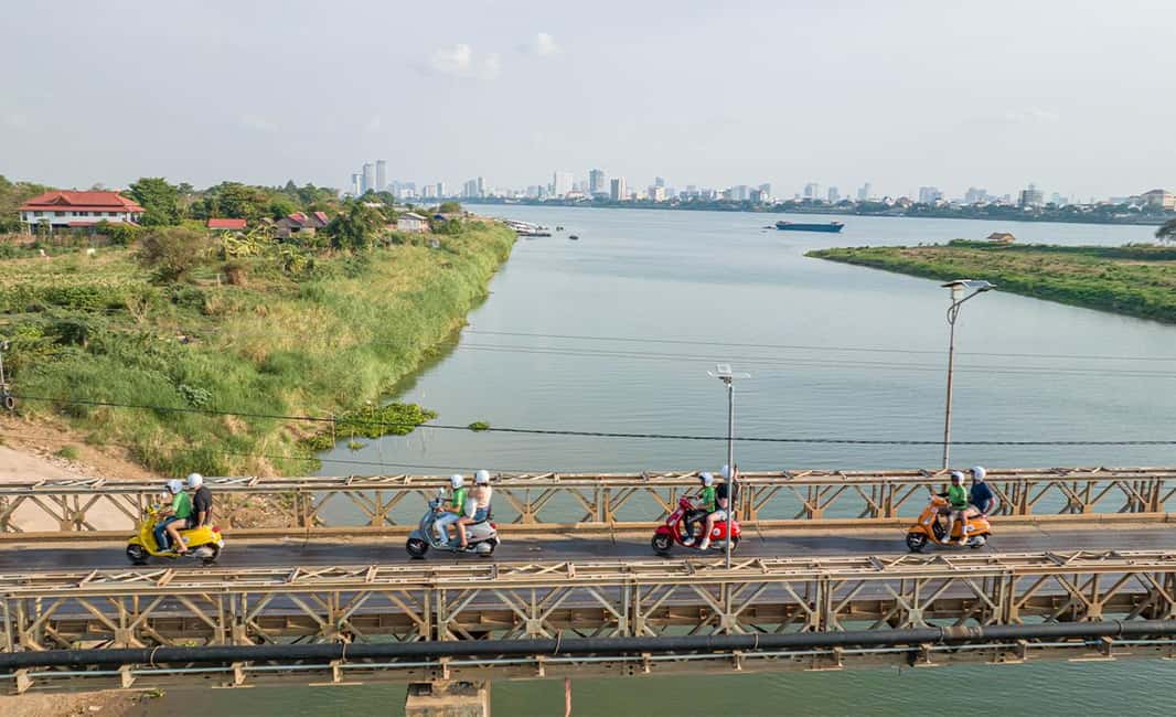 Phnom Penh: Walking Tour, Food Tour & Sunset Cruise - Royal Palace and the Throne Hall: a photo-friendly pause with history