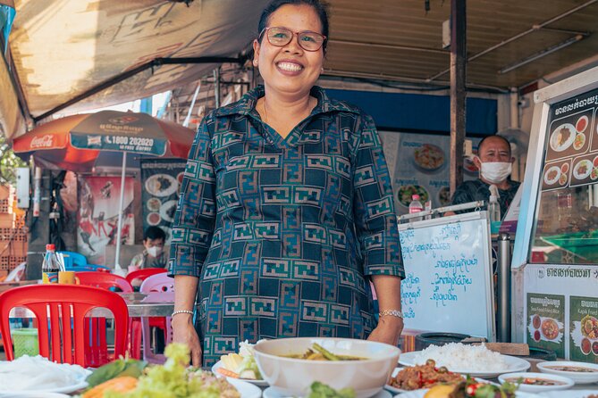 Phnom Penh’s Culinary Underground: Local Food Tour by Tuk-tuk - Stop 2 in Sophath: Khmer curry noodles at simple tables