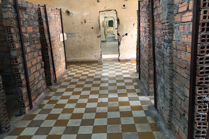 Phnompenh a full day tour excursive with guide and driver - S21 Genocide Museum: When Explanations Do the Real Work