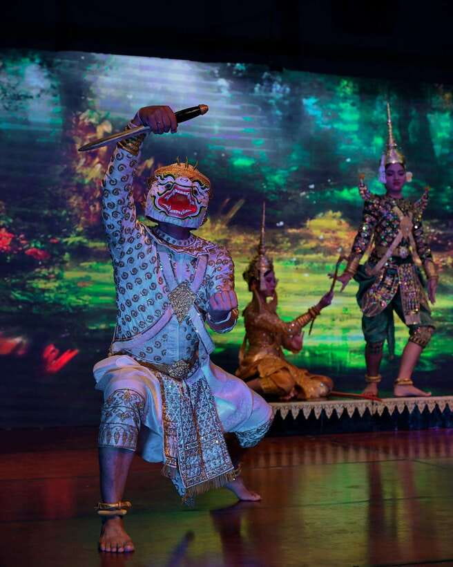 Princess Buppha Devi Dance School - Photos with dancers: a rare add-on that feels meaningful