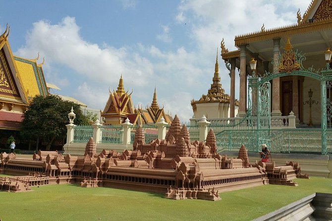 Private One Day Trip in Phnom Penh Capital City - Choeng Ek Genocidal Center: where the route from Tuol Sleng ends
