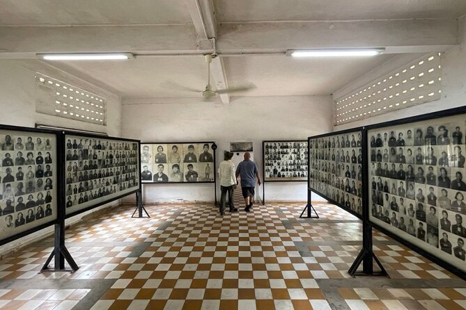 Private Phnom Penh Tour: Royal Palace & Killing Fields - Wat Phnom: The City’s Birthplace Legend, Told in Plain Terms