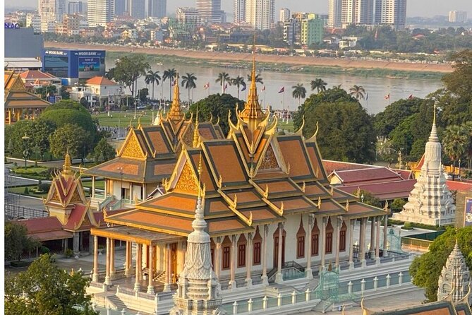 Private Phnom Penh Tour: Royal Palace & Killing Fields - Wat Ounalom Near the Royal Palace: A Spiritual Center Since 1422