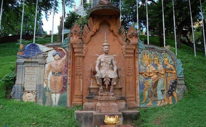 Royal Palace, National Museum & Wat Phnom with Private tour - The diamond gold Buddha: what to look for (and how not to rush)