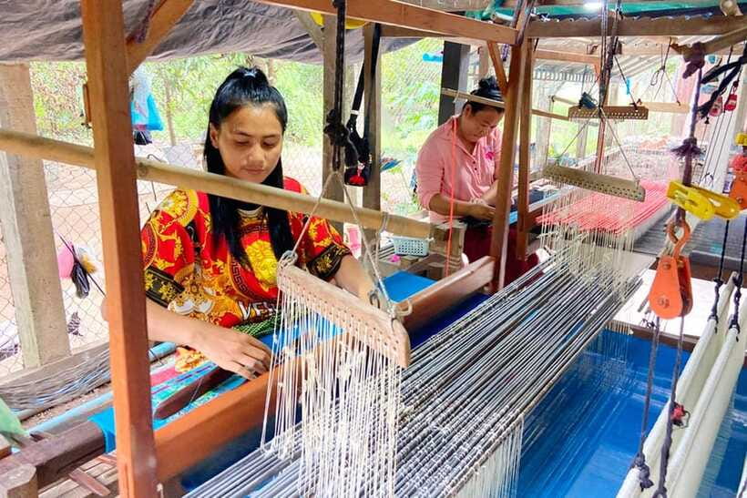 Silk Island Cruise and Tours with English Speaking Guide - School visit: what you can expect when the schedule allows