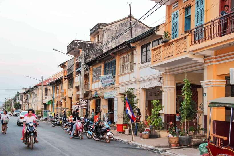 Small Group: One Day Phnom Penh to Kampot, Kep include lunch - Kampot Town Walk: Colonial Shop Houses and Market Life