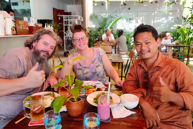 Visit 9 Places in 3 Hours by Private Tuk-Tuk - Night market strategy: souvenirs, snack tasting, and not getting stuck