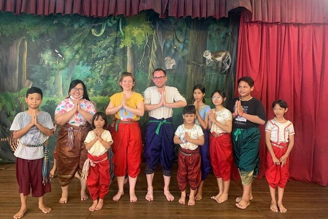 Watch Live Khmer Traditional boxing in Phnom Penh - Photo Time and Getting Into the Ring After the Fights